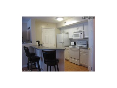 Breakfast bar, all kitchen appliances stay includi