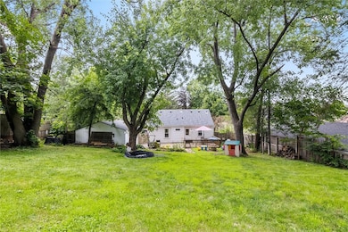 Private Setting yet Blocks to Downtown Hudson