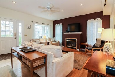 010-photo-living-room-6548865