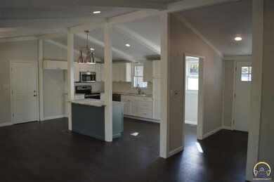 3554 SW Nottingham Rd, Topeka, KS 66614 - photo 7