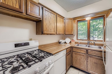 1330 4th St E, Saint Paul, MN 55106 - photo 7