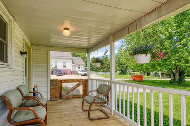 200 N Walnut St (17)