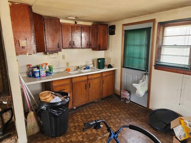 231 Seybold St, Logansport, IN 46947 - photo 7