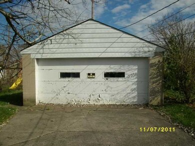 262 Saint Christopher Ln unit L, Columbus, OH 43213 - photo 2