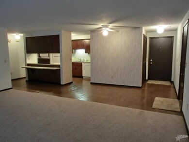 Kitchen & dining area