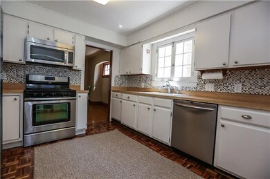 Kitchen tiled backsplash, stainless appliances, pa