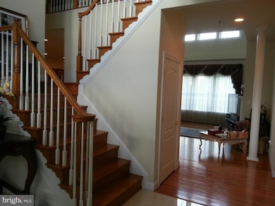 4906 Finchem Ct, Fairfax, VA 22030 - photo 2