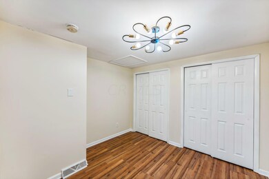 27-web-or-mls-76-e-11th-ave