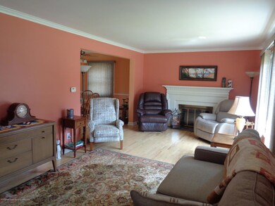 2516 Chatham living room