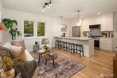 7045 16th Ave NE unit B, Seattle, WA 98115 - photo 4