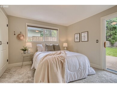 3915 Cedaroak Dr, West Linn, OR 97068 - photo 7