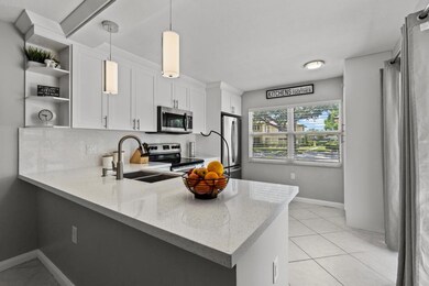 10 Amherst Ct unit D, Royal Palm Beach, FL 33411 - photo 4