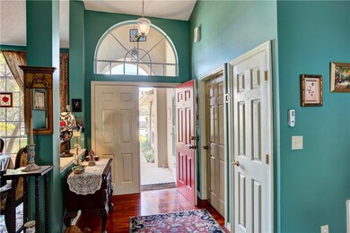 OPEN & AIRY FOYER