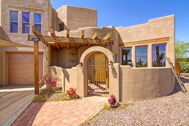 FrontCourtyardEntry_0449