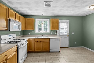 136 Samuel Ave, Pawtucket, RI 02860 - photo 5