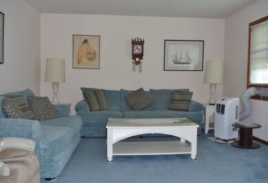 121 EUCLID LIVING RM