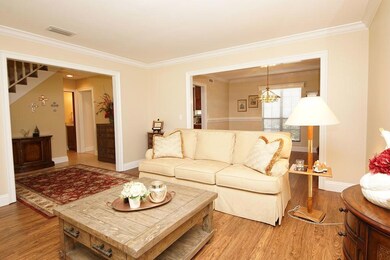 Living room to fining room