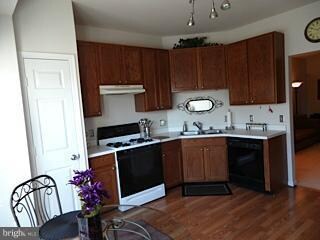 12181 Caithness Cir unit E305, Bristow, VA 20136 - photo 7