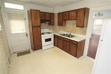 605 St. Clair Street's front home has a nice easy 
