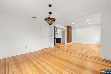 39 Walnut St unit 2, Montclair, NJ 07042 - photo 3