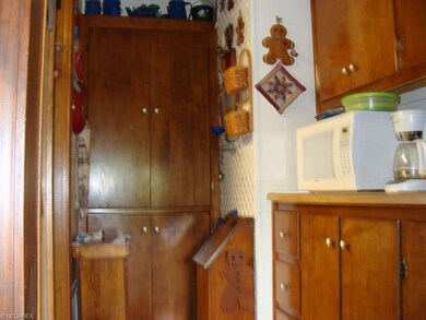 lots of storage in kitchen