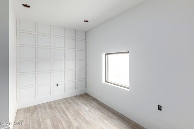 4554 North Forestdale Drive-006-001-4554