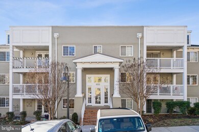 4151 S Four Mile Run Dr unit 402, Arlington, VA 22204 - photo 2