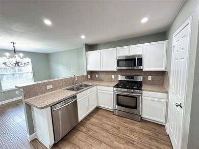 9811 Retherford Dr, Houston, TX 77086 - photo 2