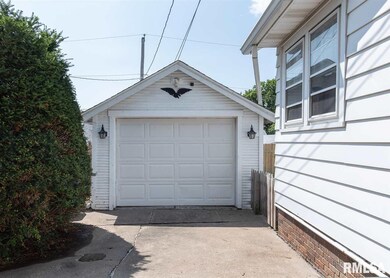 1623 E High St, Davenport, IA 52803 - photo 4