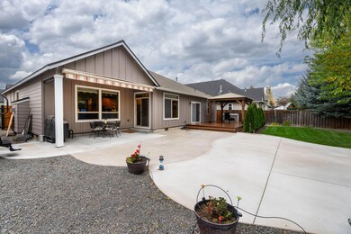 1484 NW Teakwood Ct, Redmond, OR 97756 - photo 2