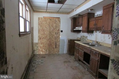 904 E Chestnut St, Shamokin, PA 17872 - photo 4