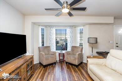 05-Living Room_IMG_5853-Edit
