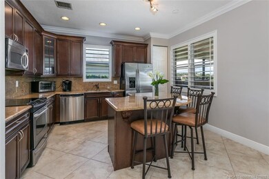 Eat-in kitchen