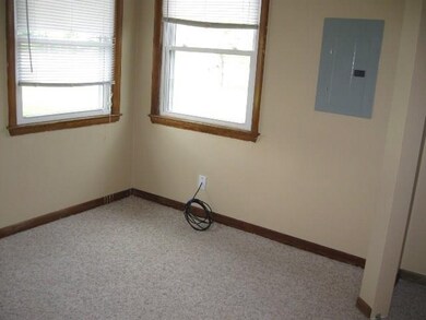 709 Cummins Rd, Des Moines, IA 50315 - photo 2