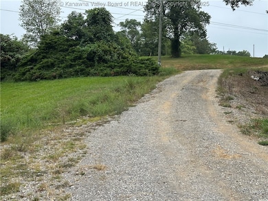 105 Chase Ln, Point Pleasant, WV 25550 - photo 2