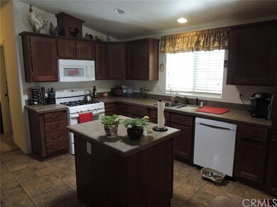 Large kitchen with plenty of room to prepare meals