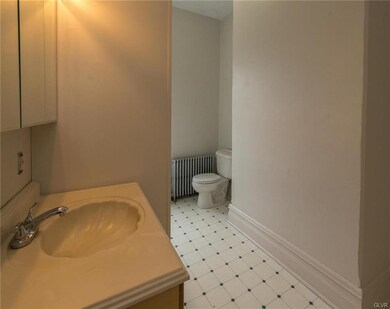 617 Easton Rd unit 3rd floor, Riegelsville, PA 18077 - photo 4