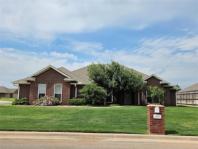 1801 Caribou Cir, Altus, OK 73521 - photo 2