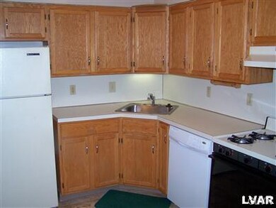1575 Creekside Rd unit 7, Whitehall, PA 18052 - photo 3
