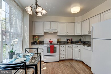 10302 Mockingbird Pond Ct, Burke, VA 22015 - photo 6