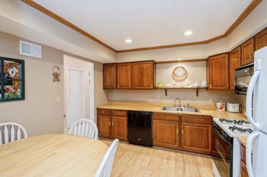 06_9SheffieldCt_177001_Kitchen_HiRes