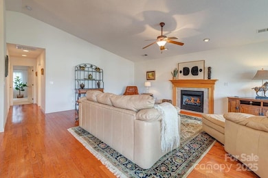 411 Kyfields unit 411, Weaverville, NC 28787 - photo 4