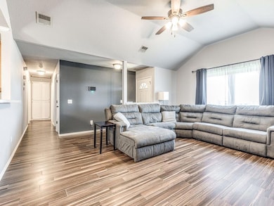 1913 New Haven Ct, Moore, OK 73160 - photo 7