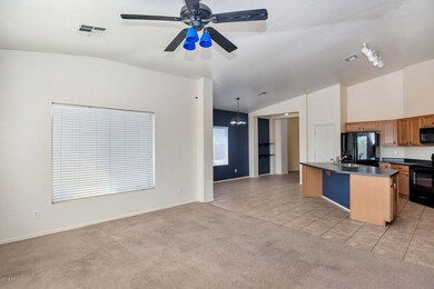 14843 W Wethersfield Rd-large-007-12-Mai