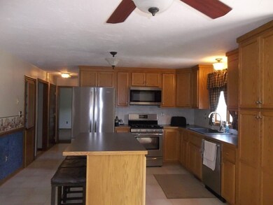 173 Oak St, Shrewsbury, MA 01545 - photo 4