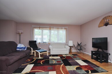 9 Sylvan livingroom