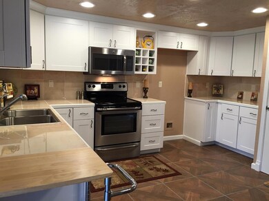 1217 Far West Ave unit 3, Central Point, OR 97502 - photo 2