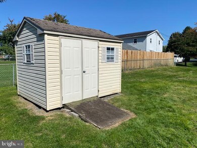 327 E Hemlock St, Palmyra, PA 17078 - photo 5