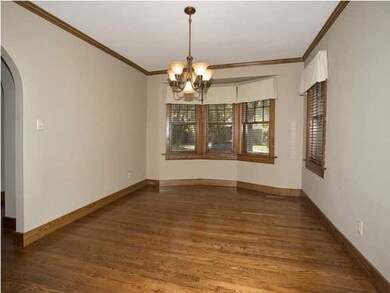LIVING ROOM (20' X 12'6