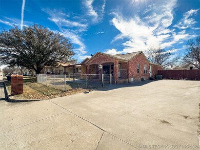 922 E Comanche Ave, McAlester, OK 74501 - photo 5